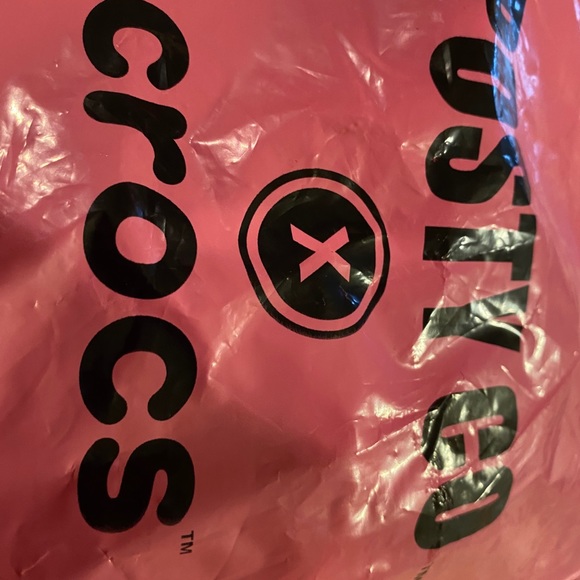 Post Malone Pink Crocs W10/M8 - Picture 4 of 4